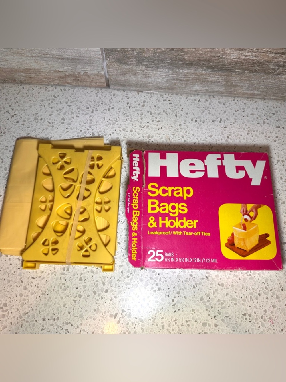 Vintage 1978 Hefty Scrap Bags & Holder 6 Leakproof Bags w/ Tear Off Ties